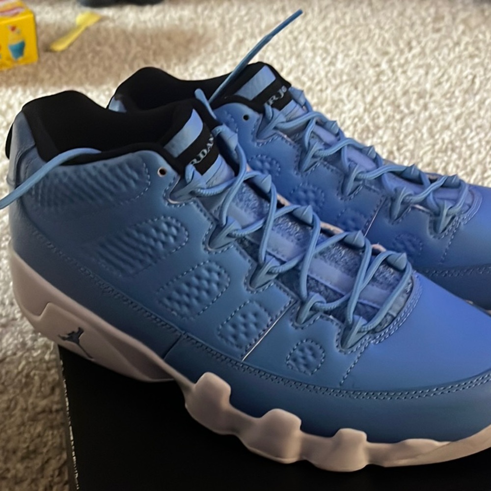 Jordan 9 Retro low UNC Blue and WHITE